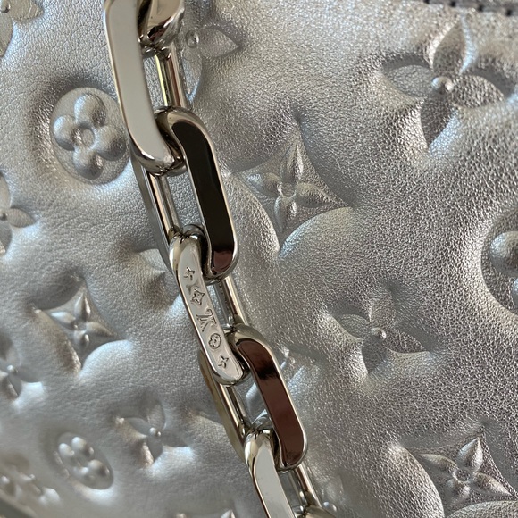 🦄 Silver Louis Vuitton Coussin PM - Picture 3 of 15